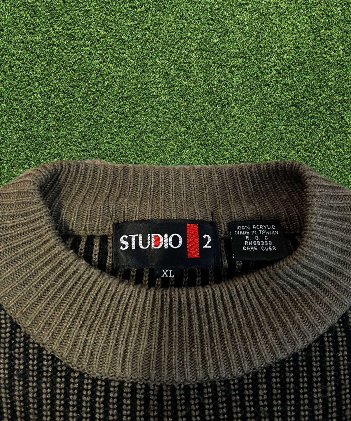 Studio Sweater Extra Large